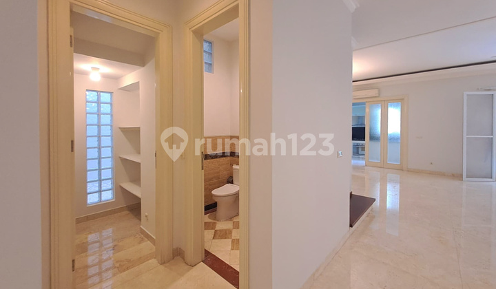 Rumah Mewah di Pondok Indah dengan Kolam Renang, Akses Jagakarsa 2