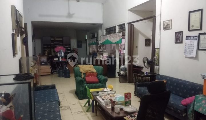 DIJUAL RUMAH KLASIK AREA MEWAH MENTENG.