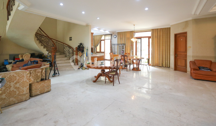 Rumah Mewah di Pondok Indah, Akses Mudah dari Kemang, Jagakarsa