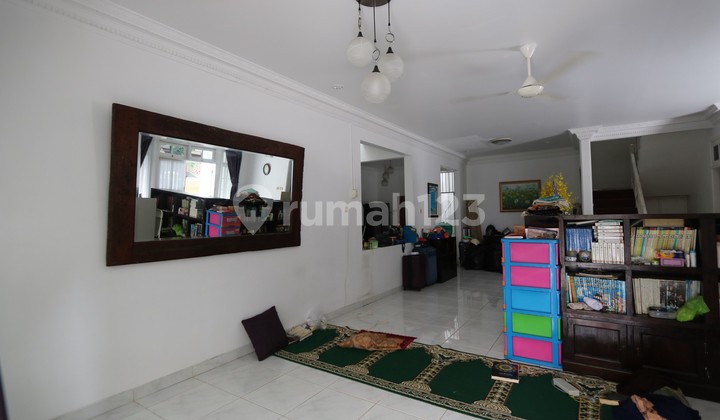 Rumah Hook  di Cirendeu Permai Ciputat dekat MRT Jakarta 2