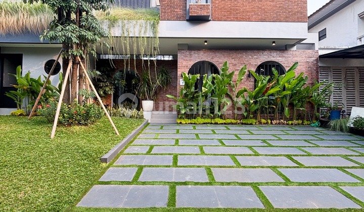 Rumah Mewah di Cluster Bayan Ville BSD City, Dekat Gading Serpong