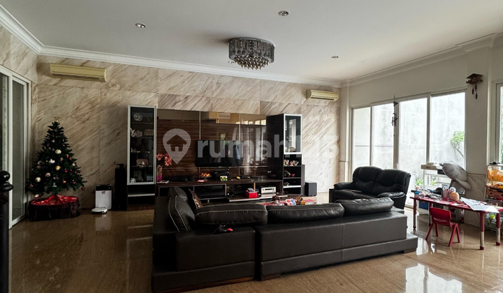 Dijual Rumah 2 Lantai Modern Classic di Patal Senayan