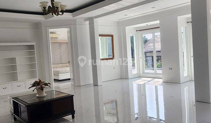 Rumah 2 Lantai Bagus Furnished SHM di Kemang, Jakarta Selatan 2