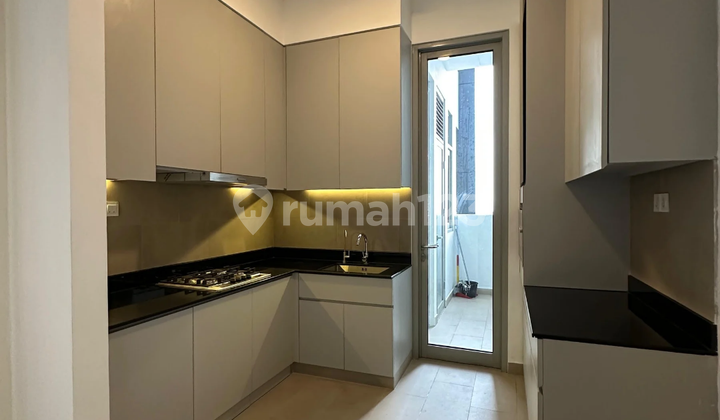 Disewakan Apartemen 3 Kamar Tidur Furnished Bagus dan Siap Huni 2