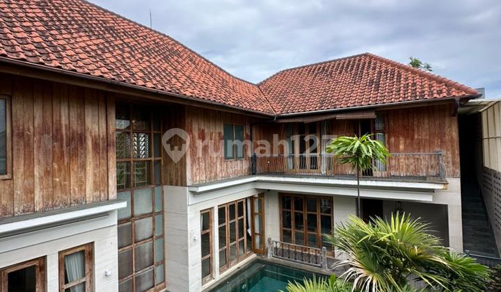 Kemang Exclusive House 2 Lantai - LT 750 m², LB 600 m, Pool & SHM, Harga Nego Kemang Exclusive House 2 Lantai - LT 750 m², LB 600 m, Pool & SHM, Harga Nego