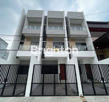 RUMAH BARU JELAMBAR KAVPOLRI LOKASI PREMIUM JAKARTA BARAT 1