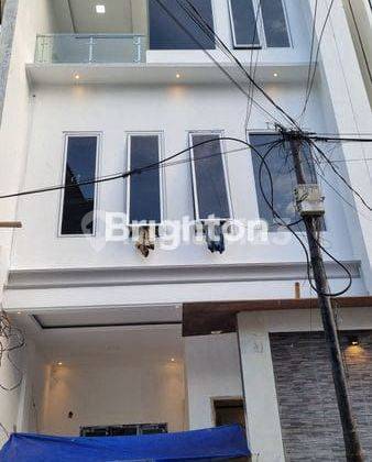 RUMAH BARU SIAP HUNI 3,5LANTAI KAVPOLRI JELAMBAR LOKASI PREMIUM JARANG ADA 2