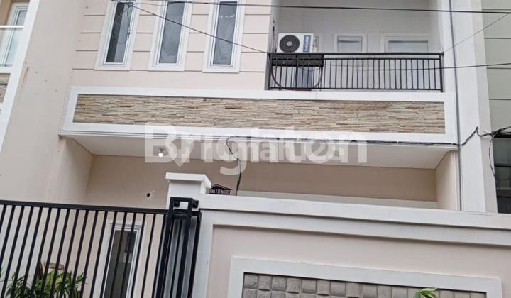 RUMAH 2,5LANTAI KAVLING POLRI JELAMBAR GROGOL PETAMBURAN JAKARTA BARAT 