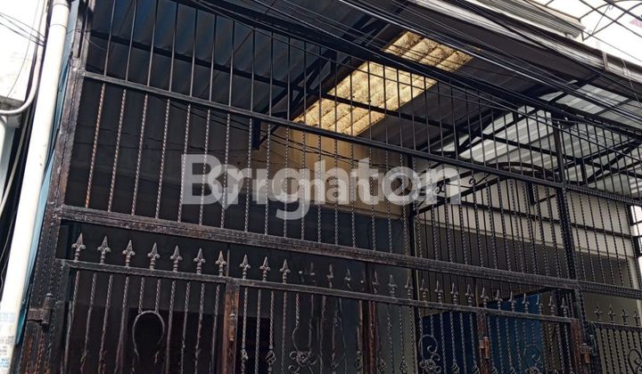 RUMAH MENARIK DIJELAMBAR GROGOL PETAMBURAN JAKARTA BARAT 