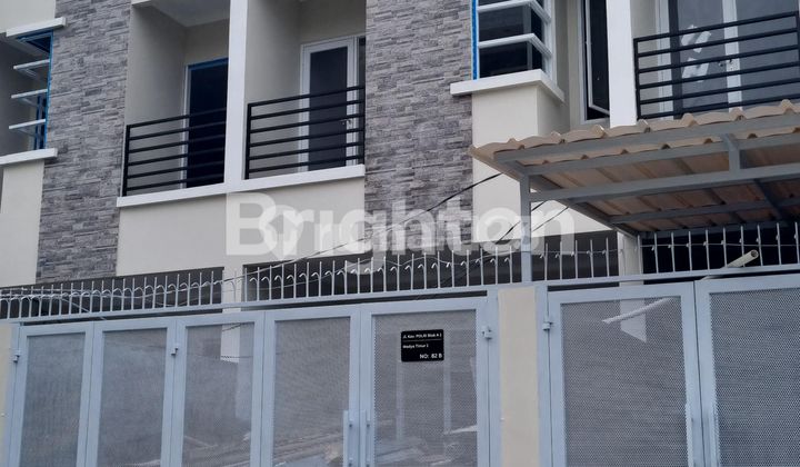 Rumah baru 3 lantai siap Huni