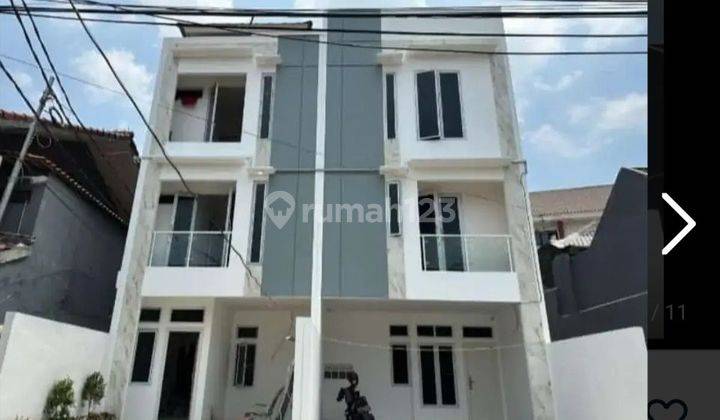 Rumah 3 Lantai Dekat Mall Grand Pramuka Fasilitas Kolam Renang Jakarta Pusat 1