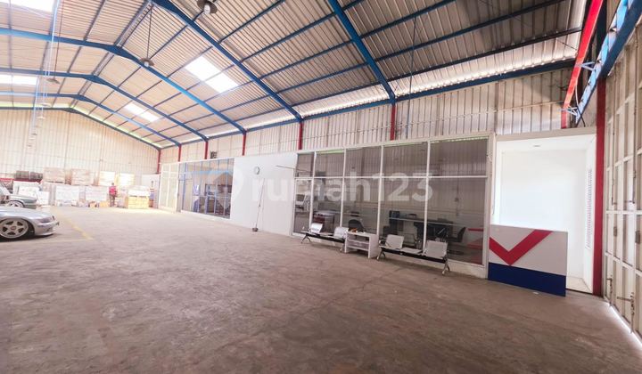 Nice Ready-to-Use Warehouse for Rent on Mainroad Mundu, Cirebon.