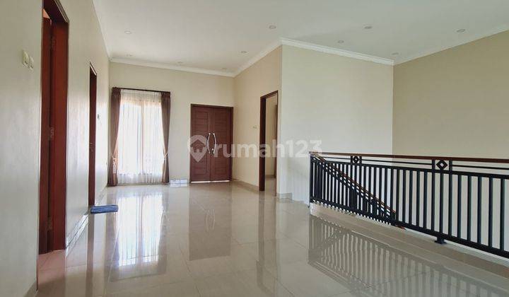 Rumah 2 Lantai Bagus Furnished SHM di Tuparev, Cirebon 1