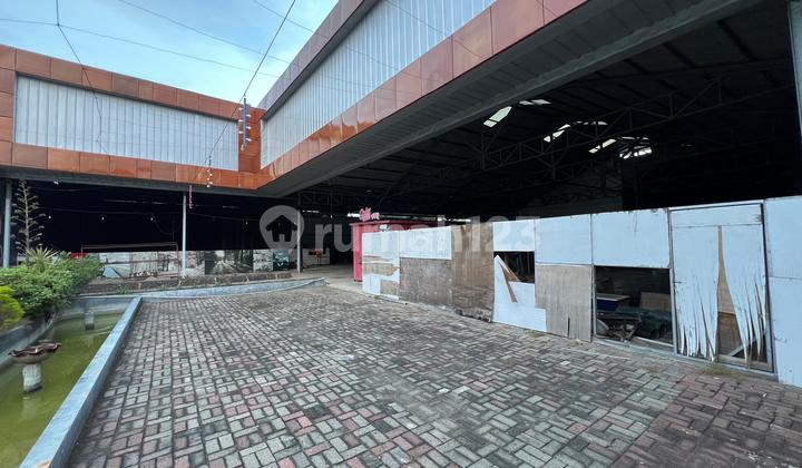 Commercial Space for Rent, Prime Main Road Location on Kartini Street, Cirebon. Commercial Space for Rent, Prime Main Road Location on Kartini Street, Cirebon.