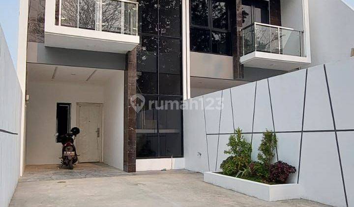 Jual Rumah 2 Lantai Modern Nyaman Dan Aman 1