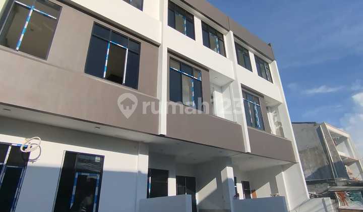 Ruko di Pinggir Jalan Rawasari Jakarta Pusat