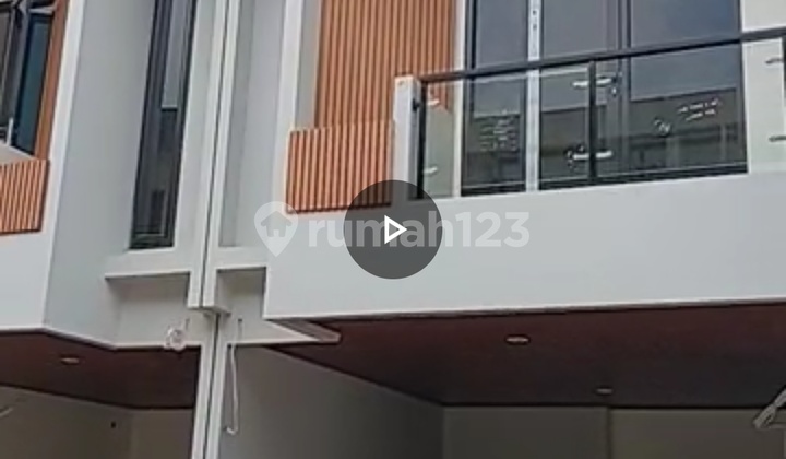 Rumah 2 Lantai Dekat Mall Green Pramuka Jakarta Pusat 1