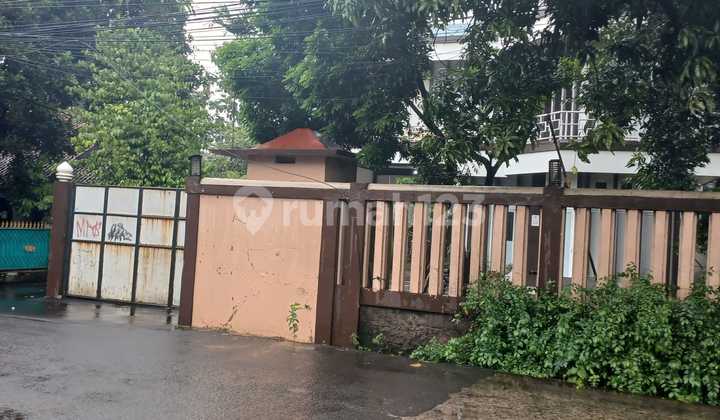 Rent a House or Business Space by the Roadside in Mustikajaya, Bekasi City