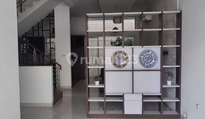 3-Story Minimalist House Facing South in Sunter, North Jakarta