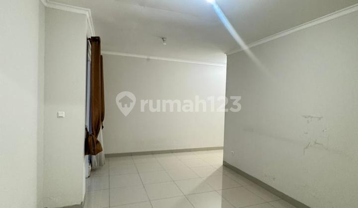 For Rent - House in Front of Club House San Lorenzo - Gading Serpong 2