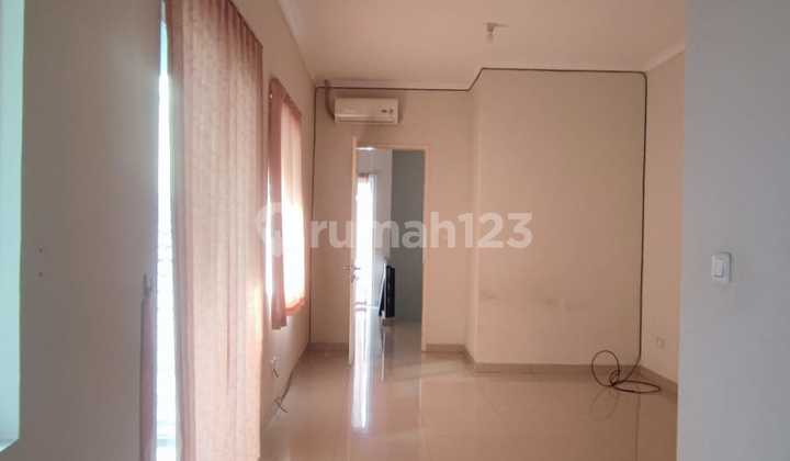 Disewakan Rumah 2 Lantai di Cluster San Lorenzo Siap Huni