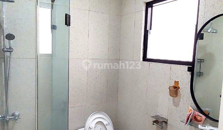 kamar mandi rumah 2 lantai di clauster