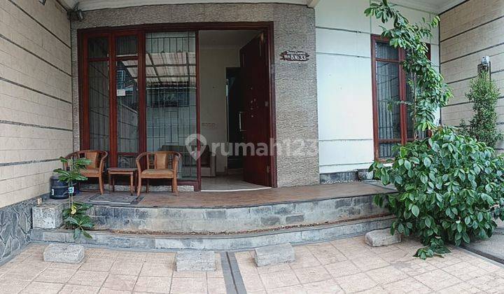 Rumah 3 lantai Furnish di Taman Cosmos, Kebon Jeruk - Jakarta  2