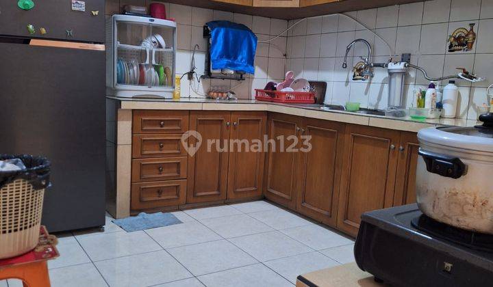 Rumah 2 Lantai Bagus Unfurnished SHM di Petojo, Jakarta Pusat 2