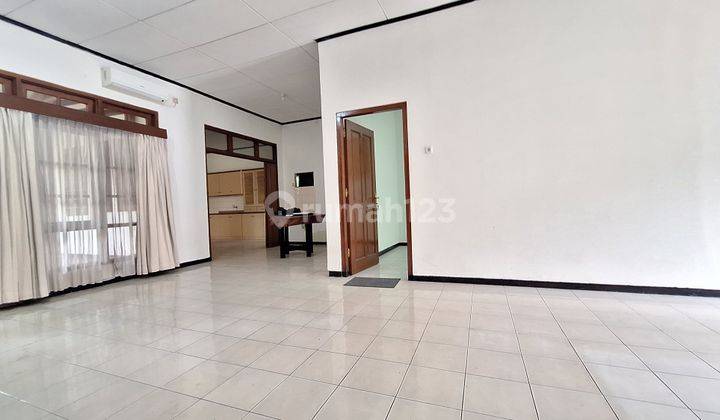 Rumah Semi Furnished SHM di Kebayoran Baru, Jakarta Selatan 2