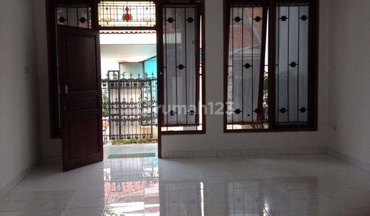 Rumah Bagus 2 Lantai Kawasan Kebayoran Baru Siap Huni  1