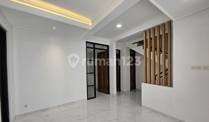 Rumah Bagus dan siap huni baru dibangun lokasi cinere, jakarta selatan Rumah Bagus dan siap huni baru dibangun lokasi cinere, jakarta selatan