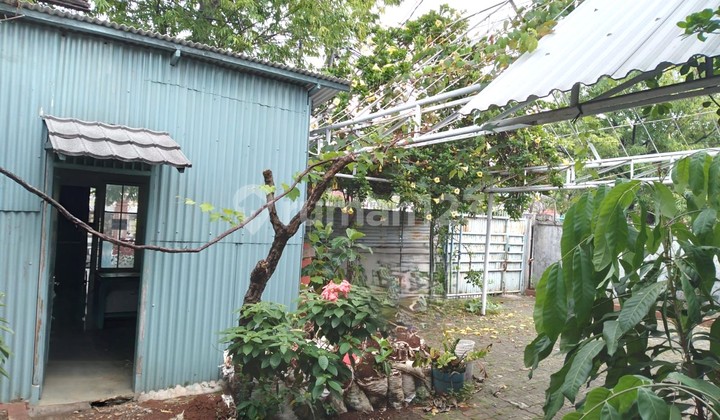 HOUSE SUITABLE FOR LIVING WITH BUSINESS IN SOUTH GROGOL KEBAYORAN