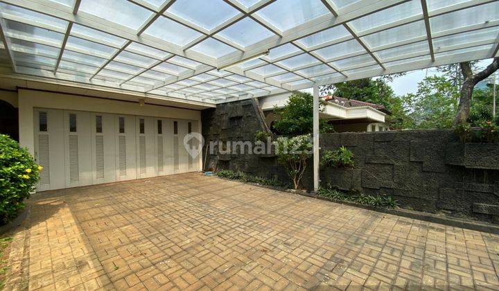 Rumah Dengan Halaman Luas Dan Private Pool Di Area Kuningan 2