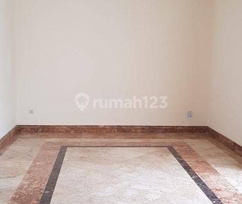 Rumah 2 Lantai Semi Furnished Dekat Pondok Indah 2