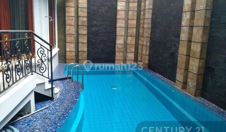 Rumah 2 Lantai Semi Furnished Dekat Pondok Indah 1