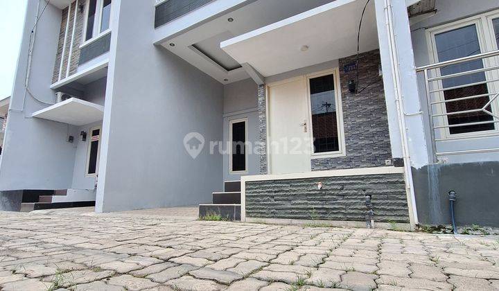 Rumah 2 Lantai SHM Tengah Kota Surabaya 1