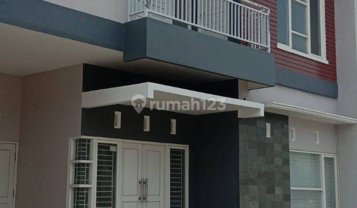 Rumah 2 Lantai Baru SHM di Jl. Hayam Wuruk 1, Jombang 1