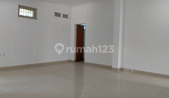 Disewakan rumah cigadung 2 lantai lokasi strategis harga Murah 2