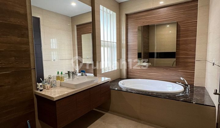 For Sale Setra Indah House + Swimming Pool Strategic and Comfortable Location 2