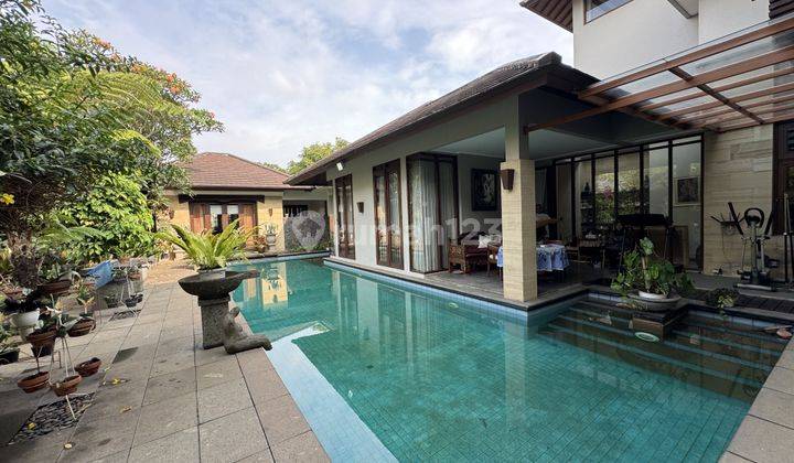 Dijual Rumah 3 Lantai Design Unik Dan Ok Lokasi Strategis Kolam Renang Ada,harga Terbaik 1