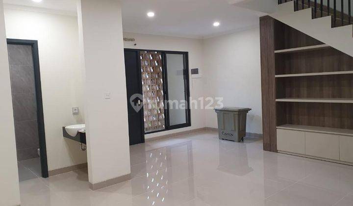 Disewakan Cepat Rumah 2 Lantai di Carson Summarecon Serpong 2