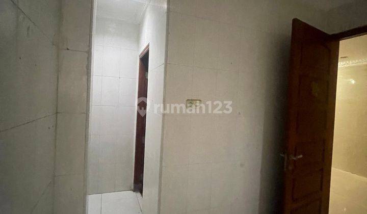 Rumah 2 Lantai Cocok Jadi Tempat Kos Di Anggrek Loka Graha Raya 2