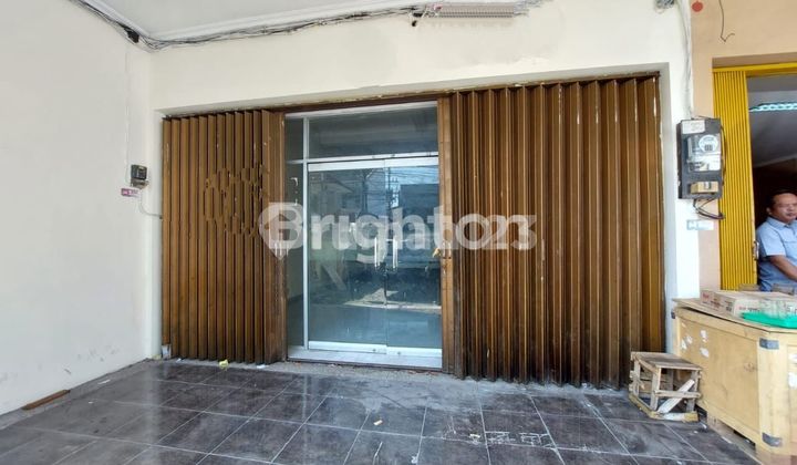 Two-story shop house in downtown Semarang. 2