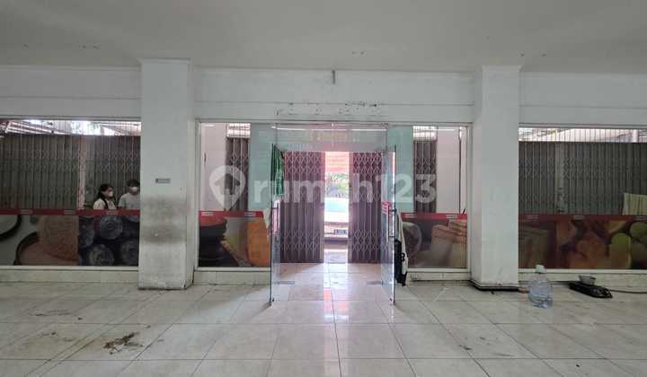 Ready-to-Use 2-Story Shophouse in Pamularsih Area, Semarang 1