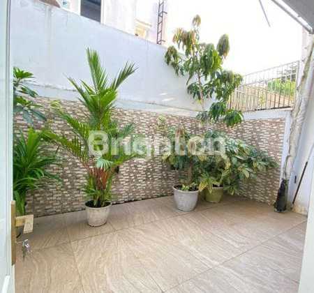 TWO-STORY READY-TO-OCCUPY HOUSE IN CANDI GOLF JANGLI, SEMARANG 1