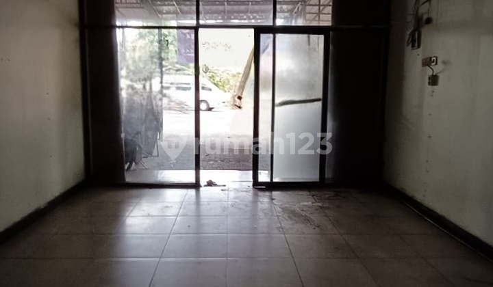 2-Story Shophouse Ready for Use in Banyumanik Area, Semarang 2