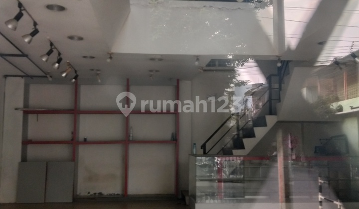 Ready-to-Use Shop House Area Kranggan, Semarang City 2