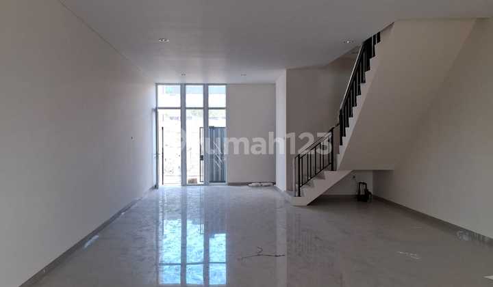 2-Story Shop House Ready to Use in Ngaliyan Area, Semarang 1