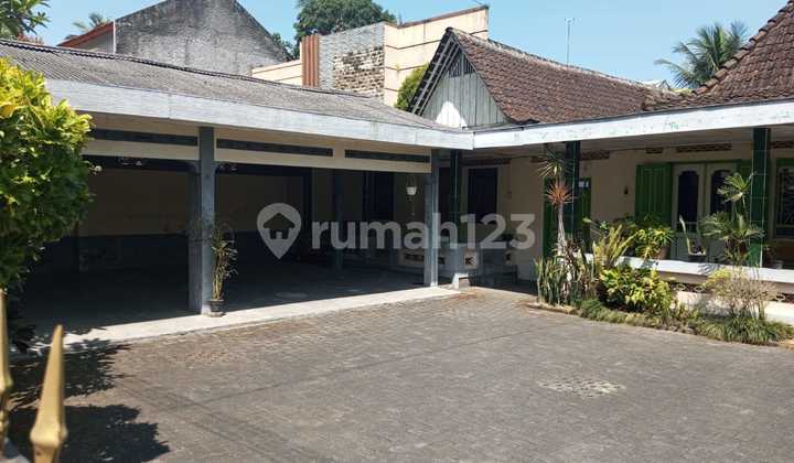 RUMAH BANGUNAN LAMA ARE PULUTAN SIDOREJO SALATIGA