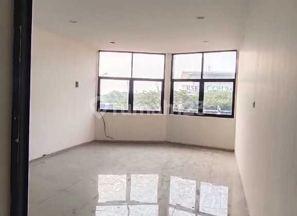 Ready-to-Use 3-Story Shophouse in Kalibanteng Area, Semarang 1